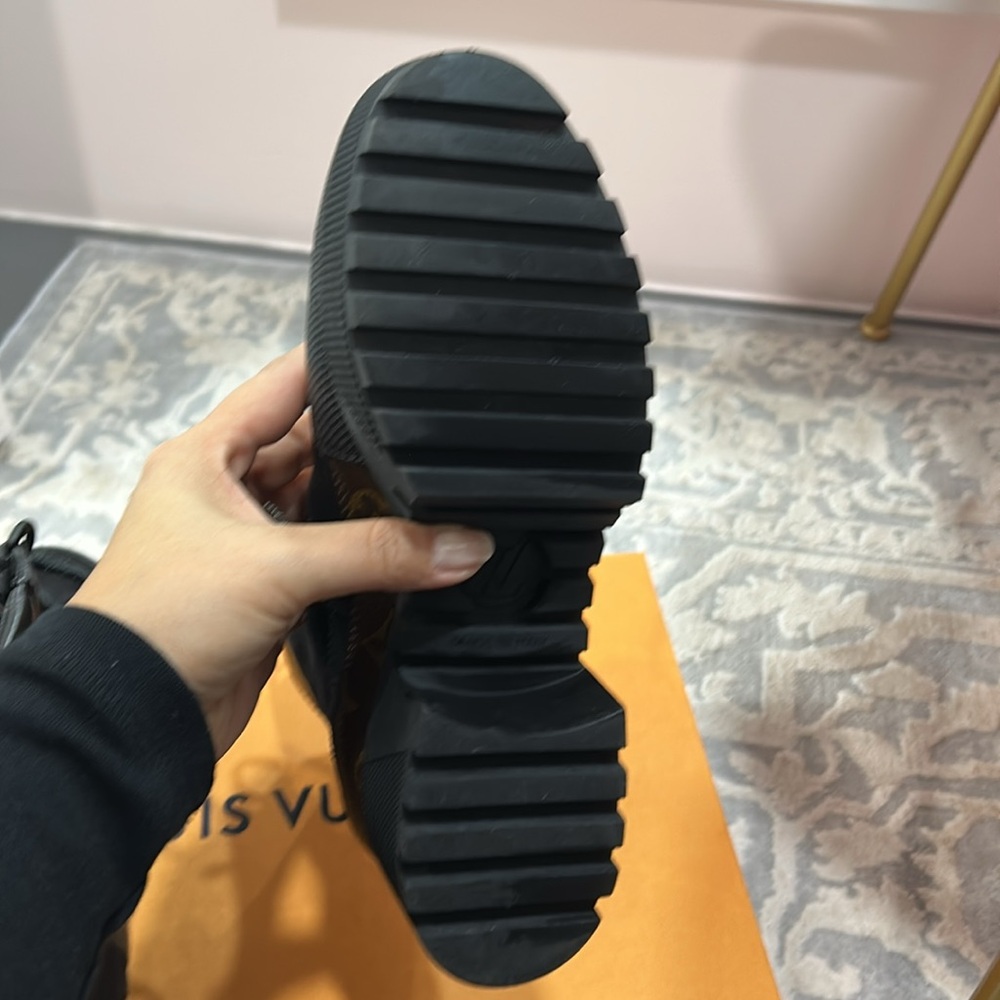 *Authentic* Louis Vuitton Laureate Platform Deser… - image 7